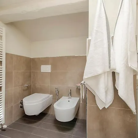 Elegant With Private Lift Lejlighed *